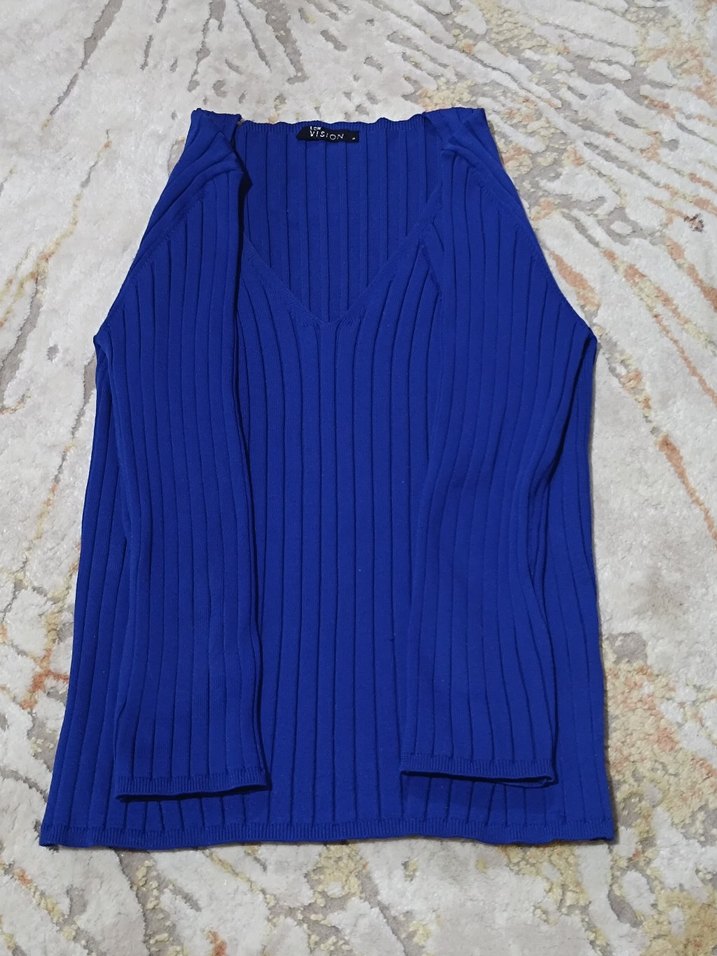 Mavi V Yaka Örgü Kolsuz Kadın Kazak - Görsel 2