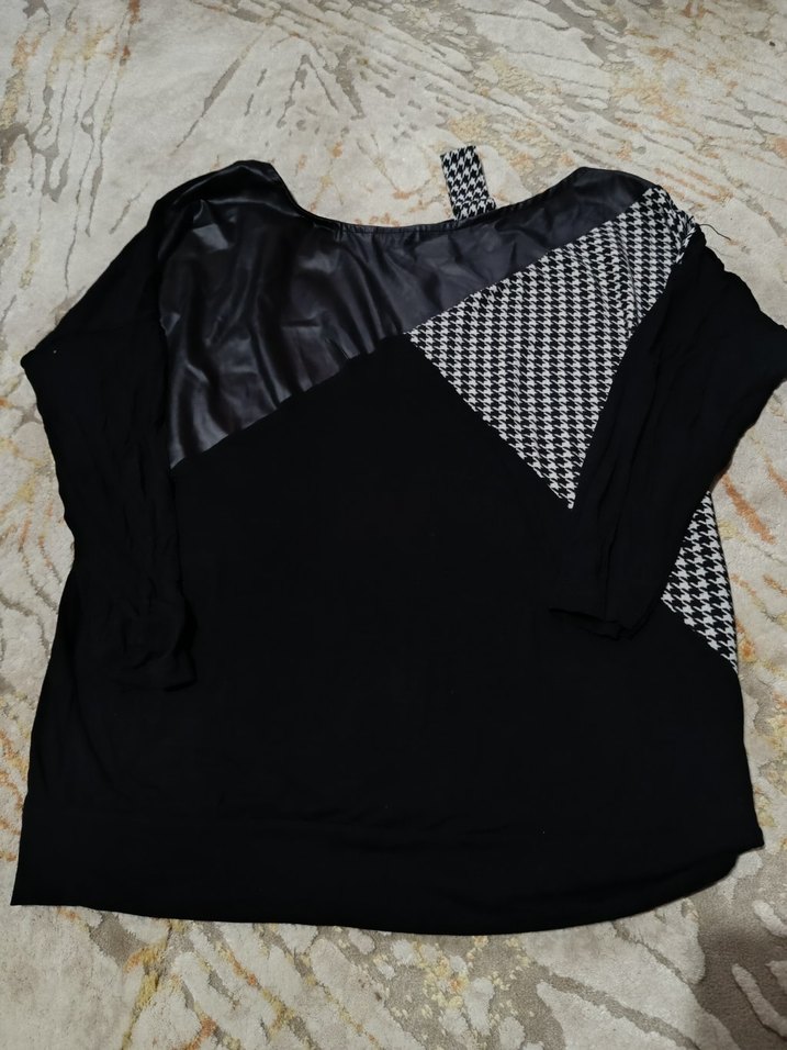 Siyah Drapeli Düşük Omuz Bluz - Görsel 3