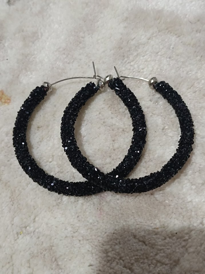 Siyah Boncuk İşlemeli Midi Halka Küpe - Görsel 3