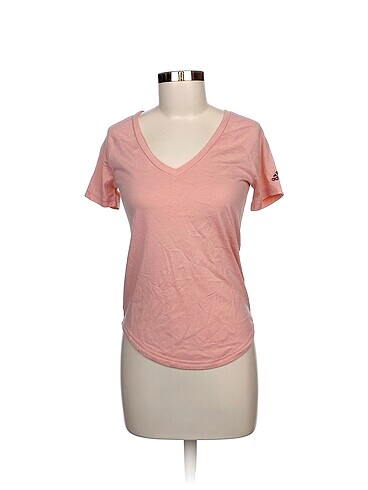 Adidas T-shirt %70 İndirimli.