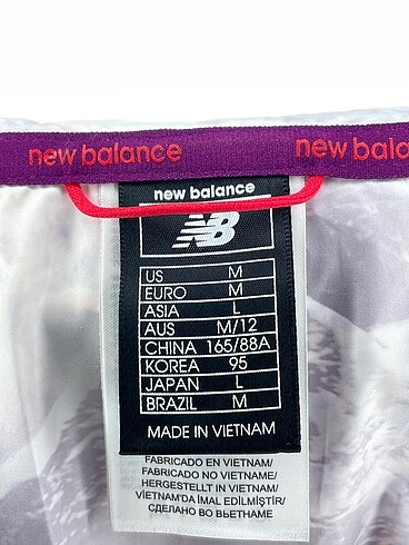 m Beden çeşitli Renk New Balance Ceket %70 İndirimli.