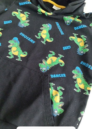 Erkek Çocuk Siyah Baskılı Kapüşonlu Sweatshirt - Görsel 2