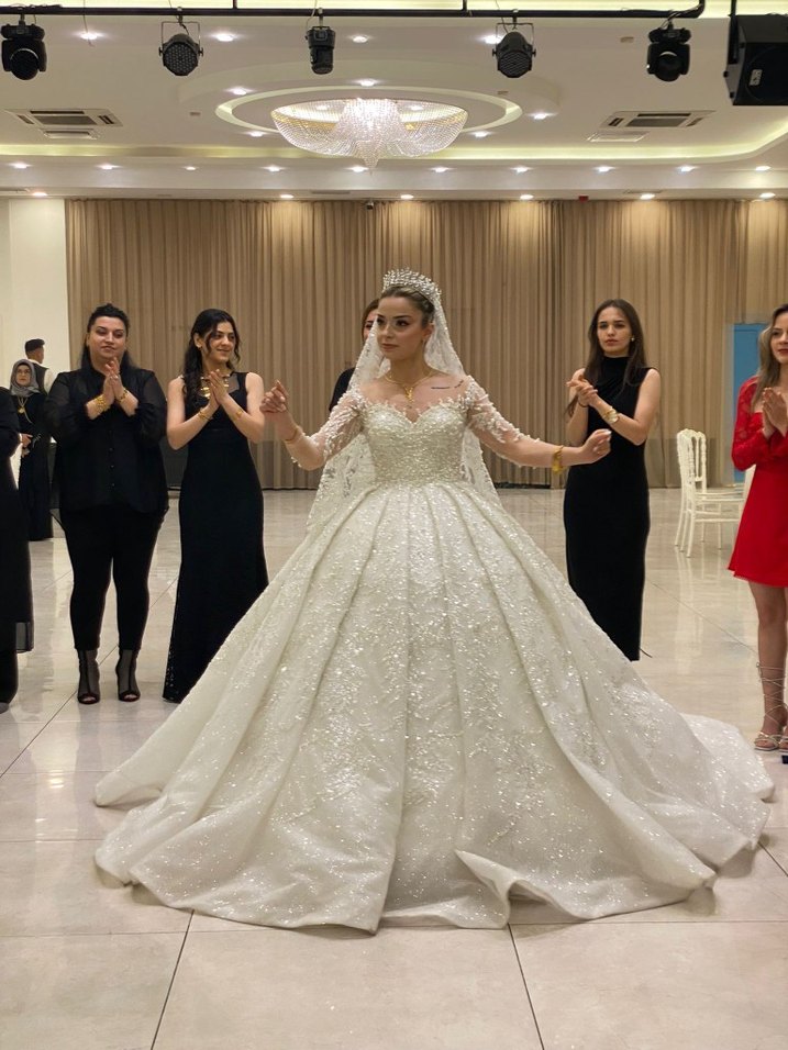 Uzun Kollu Beyaz Parlak A Kesim Gelinlik - Görsel 3