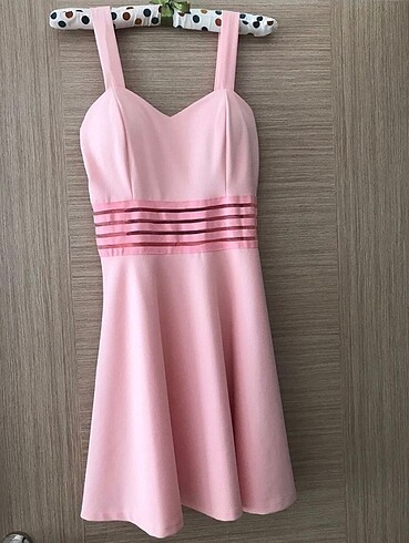 Quzu pembe kısa elbise