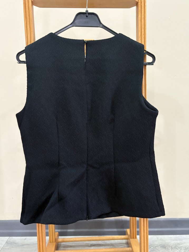 Taş Detaylı Siyah Kolsuz Mini Bluz - Görsel 2