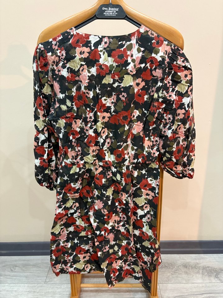 Çiçekli kemerli elbise - Görsel 2