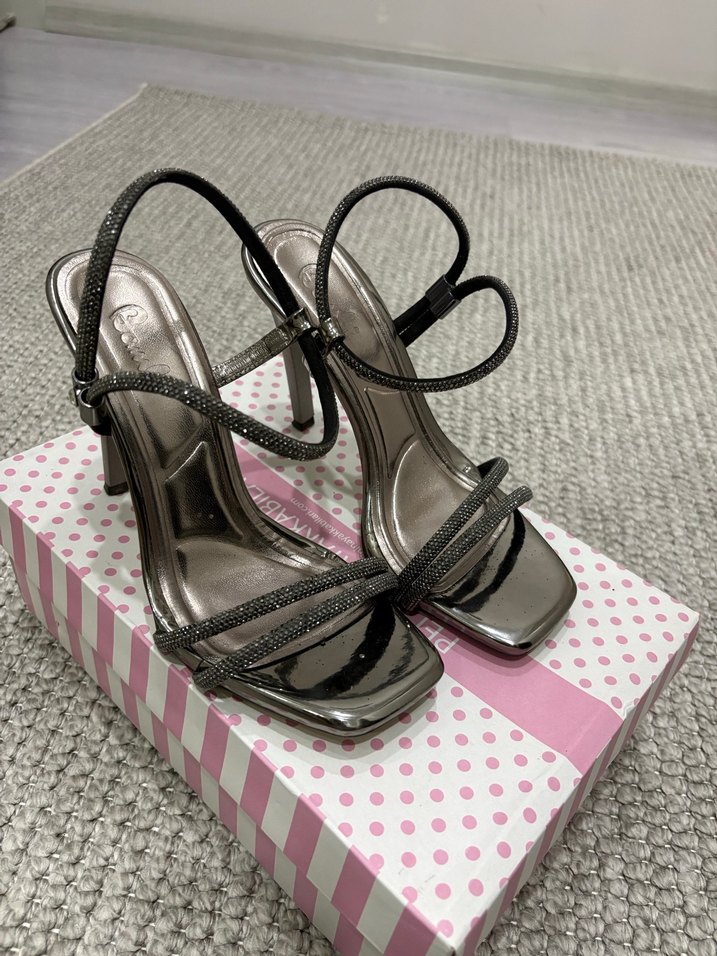 Gri Yılan Desenli Tokalı İnce Topuklu Kadın Ayakkabı - Görsel 3