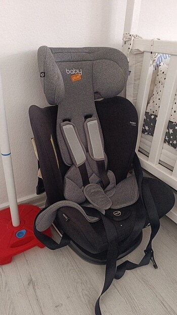 9- 36 kg Beden Oto koltuğu sıfır ayarında. Döner isofix li