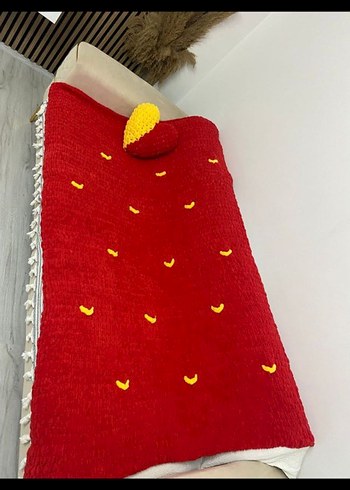 Nakışlı Kırmızı Renkli Battaniye - Görsel 2