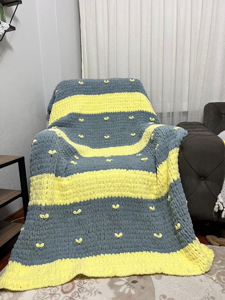 Gri ve Sarı Renkli Yumuşak Battaniye - Görsel 2