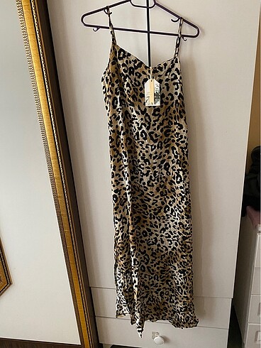 Leopar desenli Elbise yırtmaçlı