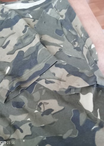 yeşil. Kamuflaj Desenli Erkek Tişört