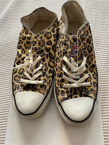 Leopar desenli spor ayakkabı