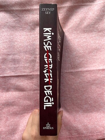 Zeynep Sey/ Kimse Gerçek Değil