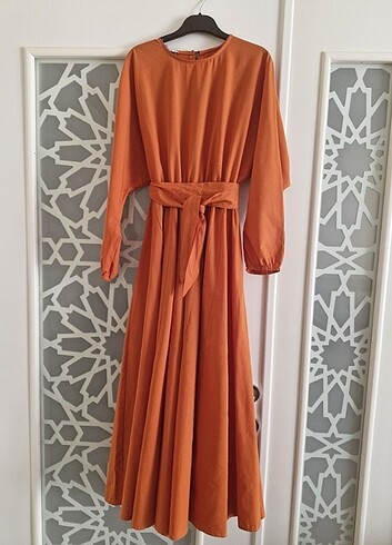 Turuncu oversize belden büzgülü elbise