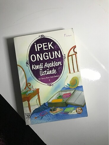 (İpek Ongun) kendi ayakları üstünde kitap