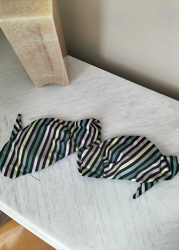 Penti Çizgili, Pilili Mini Bikini Üstü - Görsel 2