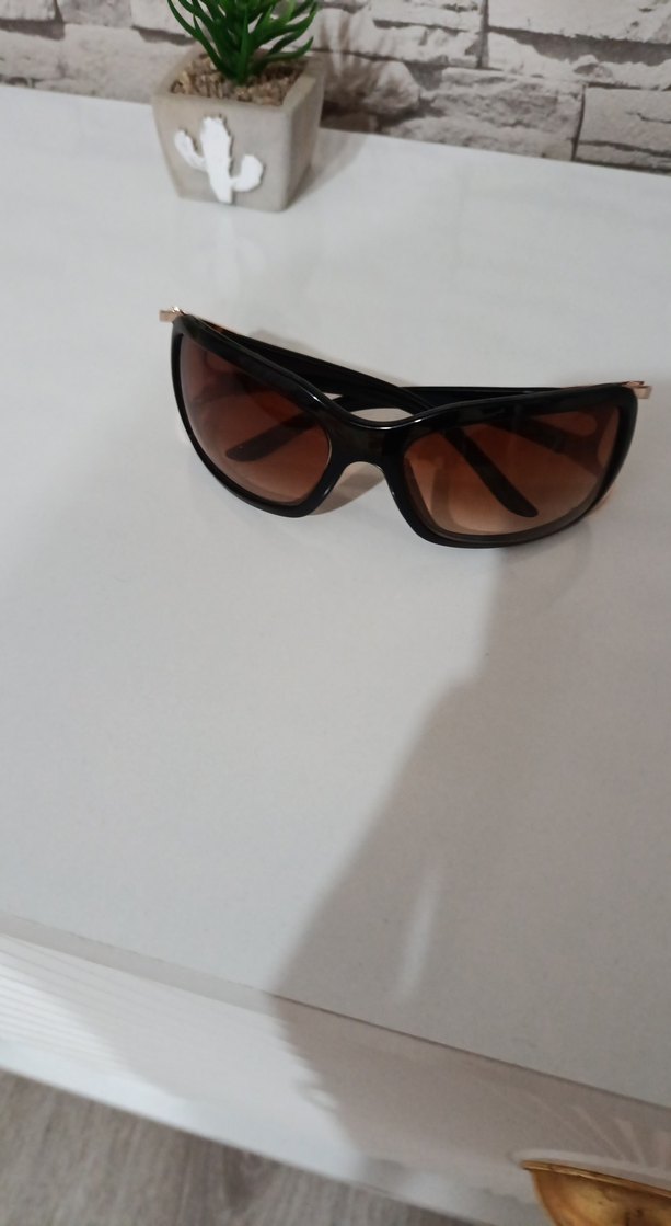Kahverengi Bej Tokalı Kadın Güneş Gözlüğü - Görsel 2