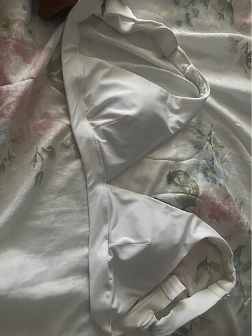 m Beden Bikini üstü