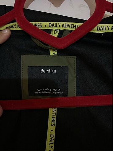 Bershka Yağmurluk