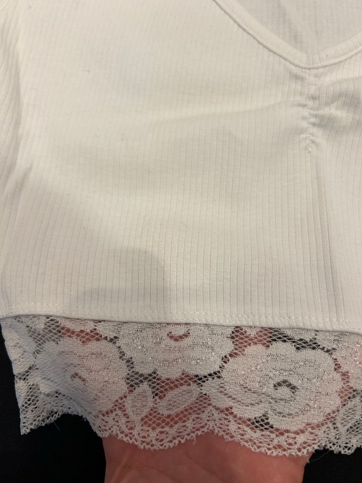 Dantel Detaylı Beyaz V Yaka Crop Top - Görsel 2