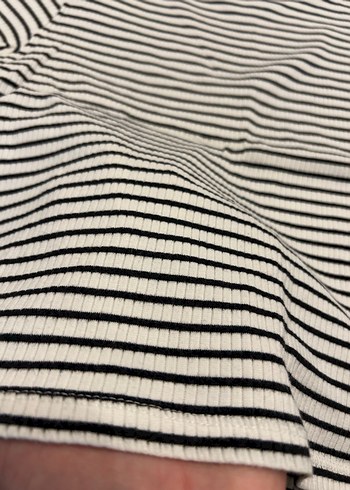 Kadın Beyaz Siyah Çizgili Kısa Kollu Tişört - Görsel 2