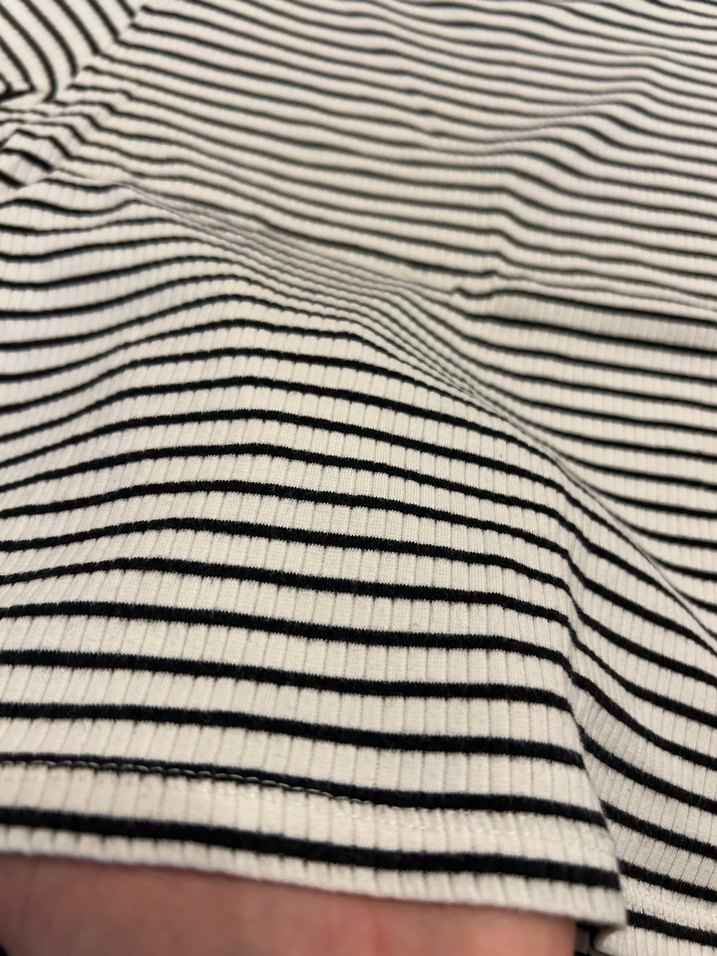 Kadın Beyaz Siyah Çizgili Kısa Kollu Tişört - Görsel 2