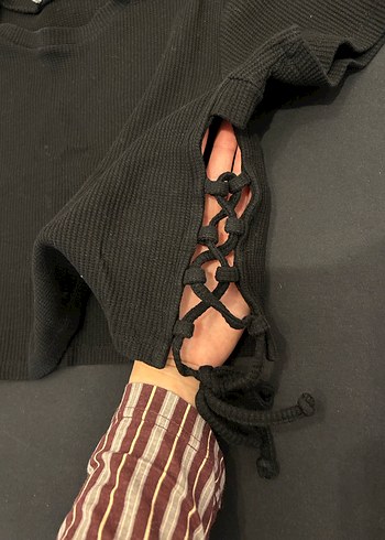 Siyah Kısa Kollu Crop Top - Görsel 2