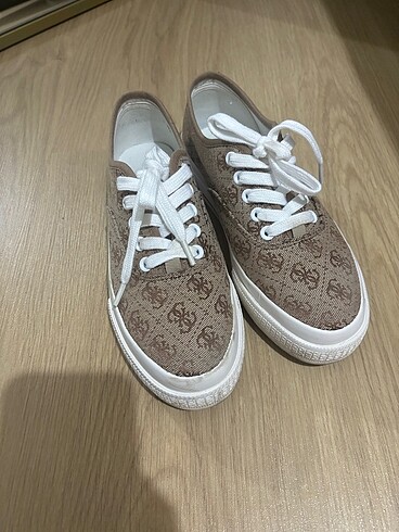 37 Beden kahverengi Renk Guess ayakkabı