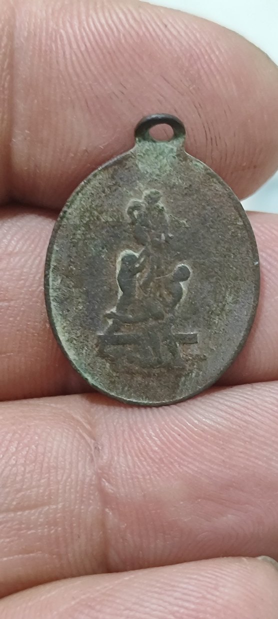 Avrupa askerlerine ait bir madalya olabilir veya nişan. - Görsel 2