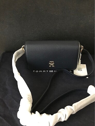 Tommy Hilfiger kadın askılı çanta