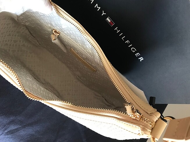  Beden Tommy Hilfiger kadın kol çantası