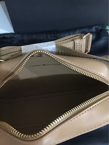 Beden Tommy Hilfiger kadın askılı çanta