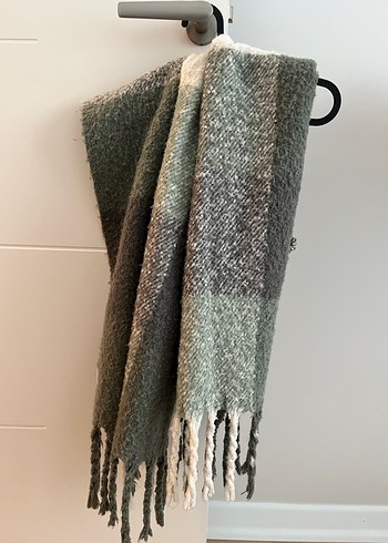 Stradivarius Haki Örgü Şal/Atkı - Görsel 3