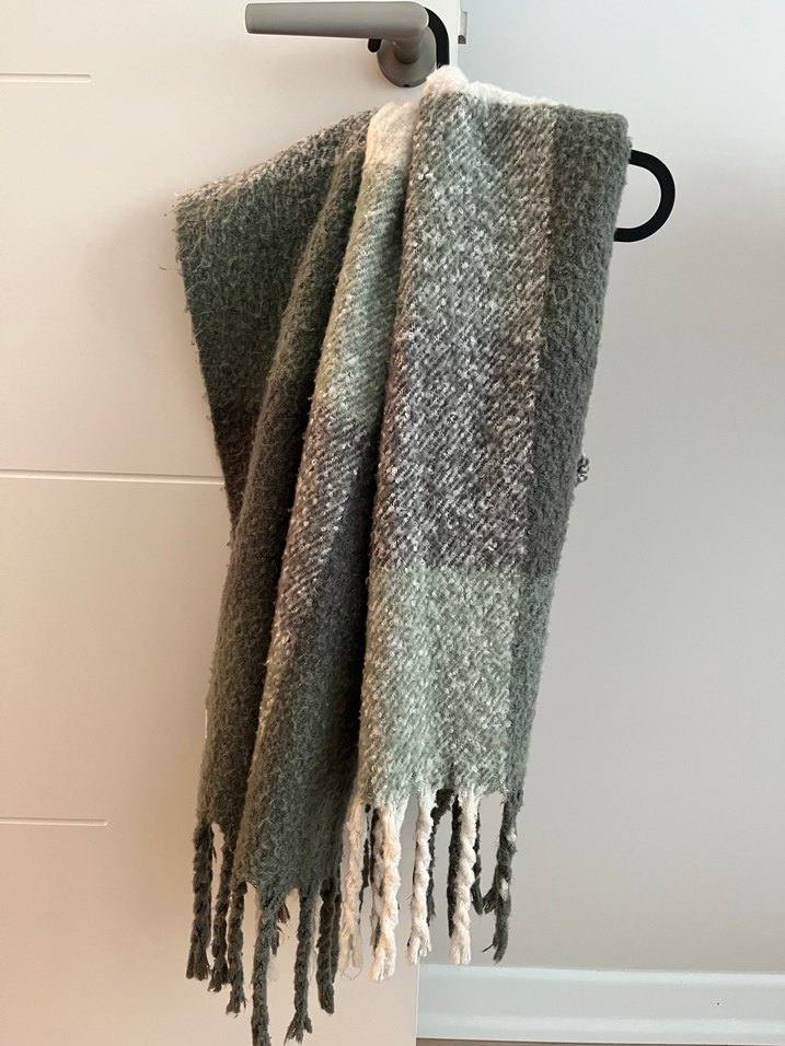 Stradivarius Haki Örgü Şal/Atkı - Görsel 3