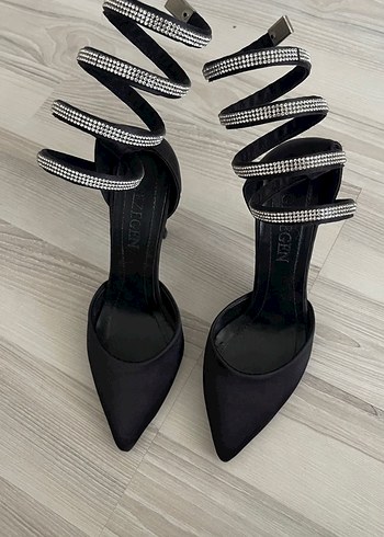 Taşlı Bantlı Siyah Stiletto Topuklu Ayakkabı