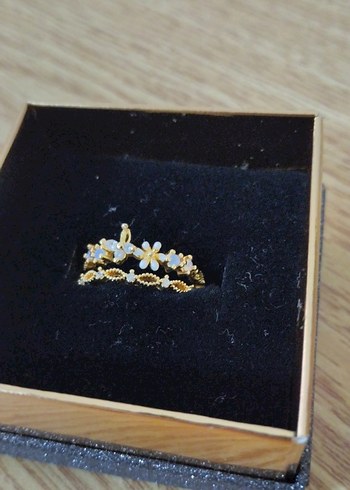 Altın Renkli Çiçek Desenli Kadın Yüzük - Görsel 2