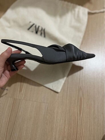 Zara Zara Arkası Açık Kısa Sivri Topuklu Ayakkabı