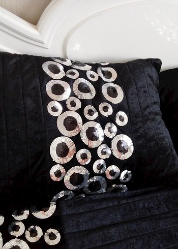 Nakışlı siyah kadife Yatak Örtüsü marka temsilidir - Görsel 3