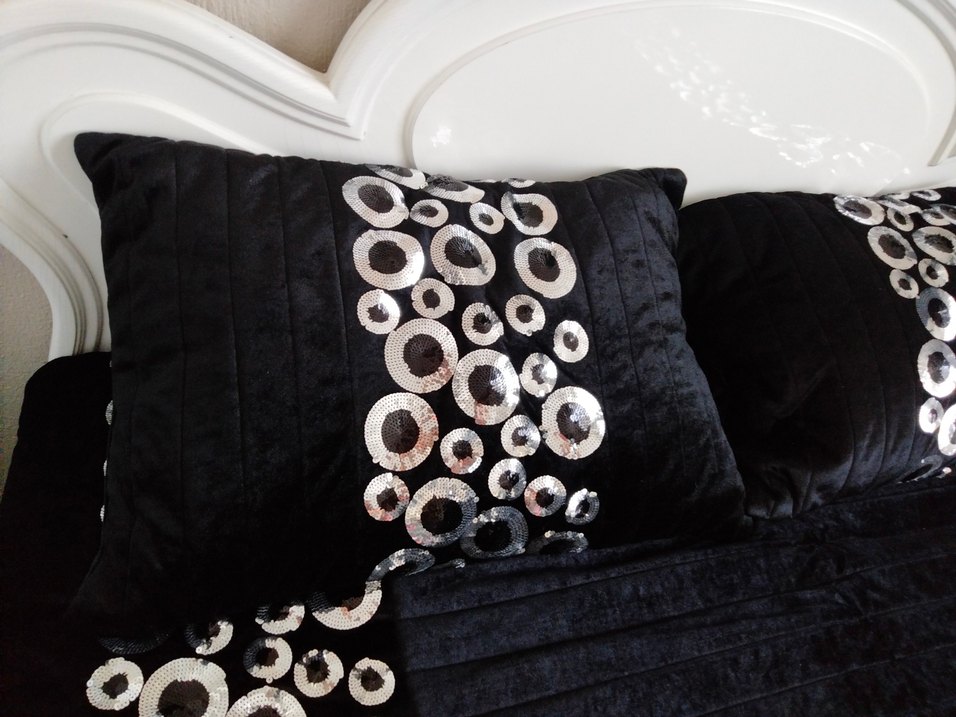 Nakışlı siyah kadife Yatak Örtüsü marka temsilidir - Görsel 3