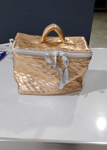 Altın Renk Kadın Makyaj Çantası - Görsel 2