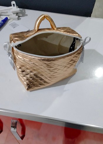 Altın Renk Kadın Makyaj Çantası - Görsel 6