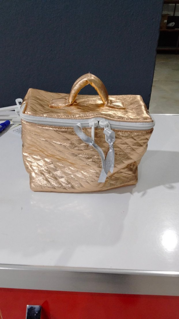 Altın Renk Kadın Makyaj Çantası - Görsel 2