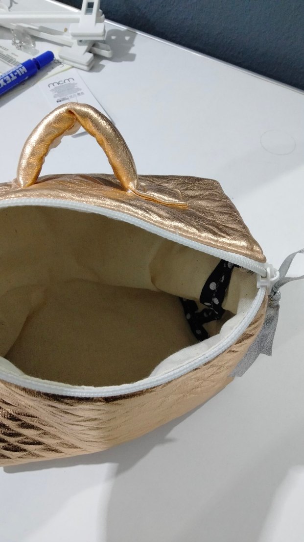 Altın Renk Kadın Makyaj Çantası - Görsel 5