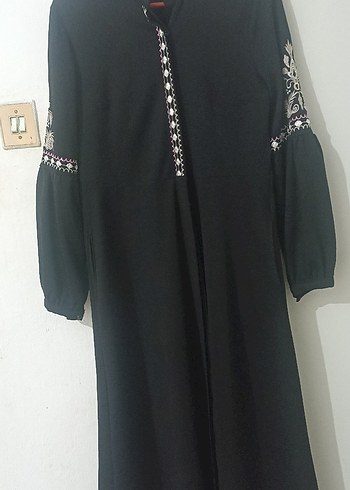 40 Beden Nakışlı Siyah Ferace