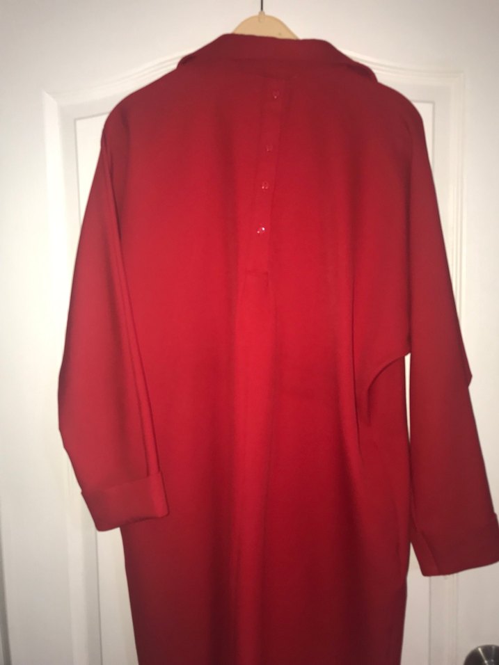 Kırmızı Düğmeli Kadın Gömlek - Görsel 3