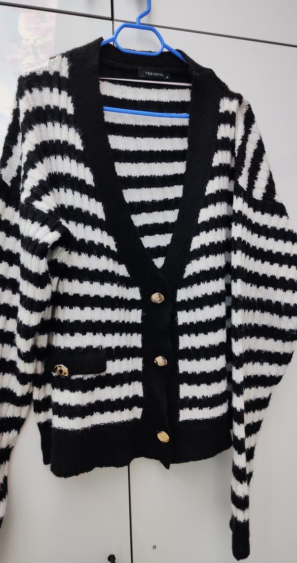 Düğmeli Zebra Desenli Kadın Hırka - Görsel 2