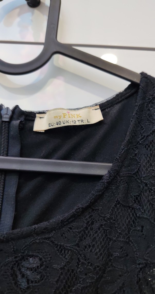 Siyah Dantel Detaylı Kolsuz Diz Üstü Elbise - Görsel 2