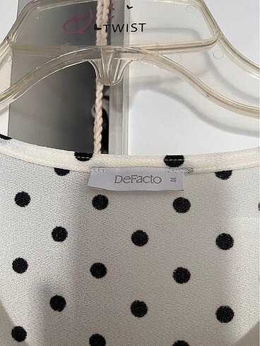 Puantiyeli beyaz kısa elbise - Görsel 2