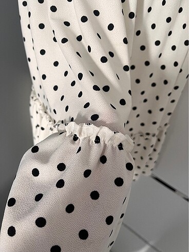Puantiyeli beyaz kısa elbise - Görsel 3